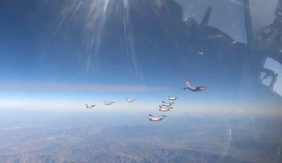 八一飞行表演队再次亮相新加坡 中国航空力量到底有多强 专家解析