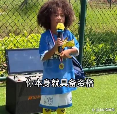 自信就是大大方方地献丑：孩子的直言不讳引发热议