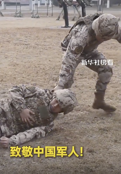 中国军装设计令人泪目，网友：希望永远用不到！