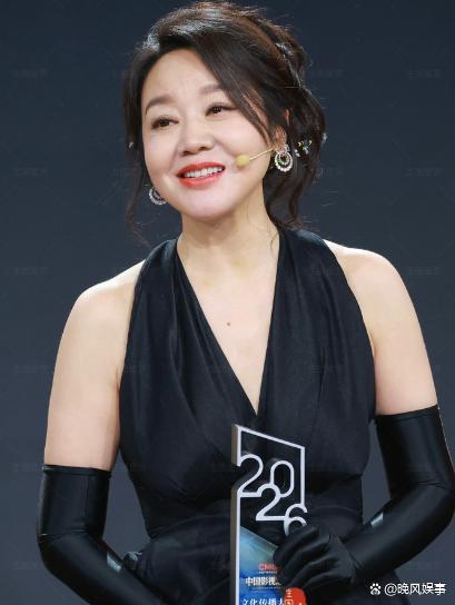 闫妮自曝离婚后还会去前夫家里打掼蛋 展现家庭和谐氛围