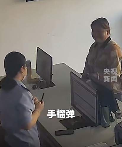 大妈河边洗衣服捡到手榴弹淡定上交 真勇士行为获赞