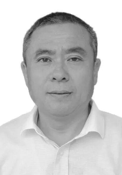 中学书记教学楼屋顶坠亡教体局回应 查看漏水不幸滑出