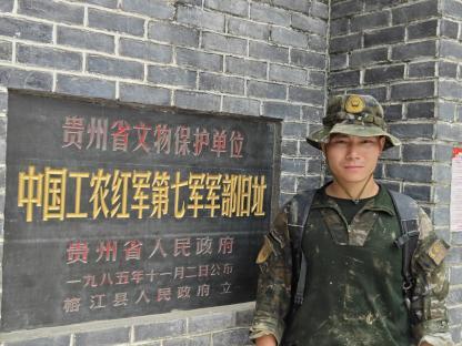 休假戰(zhàn)士緊急奔赴抗洪現(xiàn)場(chǎng) 休假不休戰(zhàn)