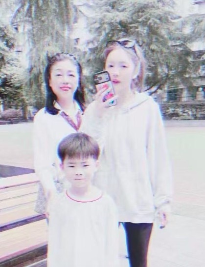 蔡文静吐槽妈妈执着变白 
