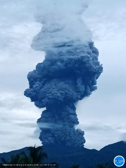 印尼杜科诺火山喷发 火山灰柱高度4800米