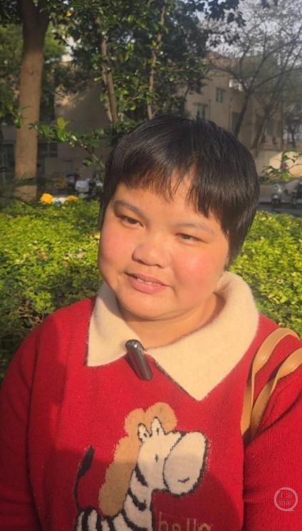 地铁擦血女孩值得世间所有温柔 善举温暖全网