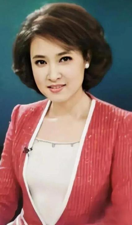 21岁误入央视，30年低调成支柱，她竟是大明星后代？