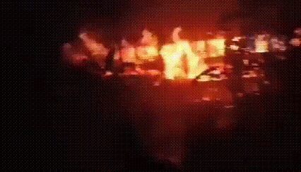 孟加拉国渡轮失火致32死 体陷入火海 乘客跳水求生