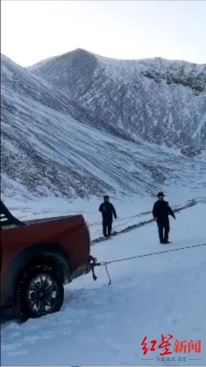 新疆一廢棄國道路段頻發(fā)游客被困 警方多次救援