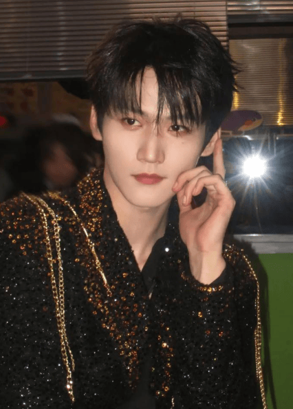 周柯宇作念了我最想对陈妍希作念的事 18场吻戏的情愫舆图