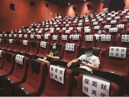 看电影拍照发朋友圈算盗摄吗？律师：属于侵权行为