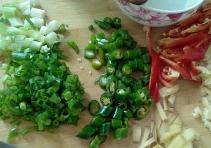 豆腐炒前多泡水，香辣入味不碎渣，比肉还香全家夸