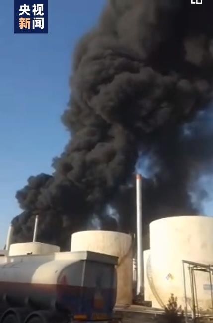伊朗首都一炼油厂发生火灾