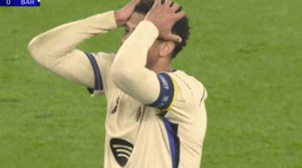 巴萨惨败揪出罪人：欧冠3年 2红牌 2次犯大错！导致3次崩盘 阿劳霍成关键失误者