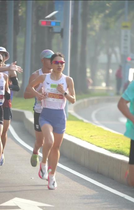 最快女護(hù)士張水華被醫(yī)院處分 違規(guī)兼職與虛假調(diào)休惹爭議