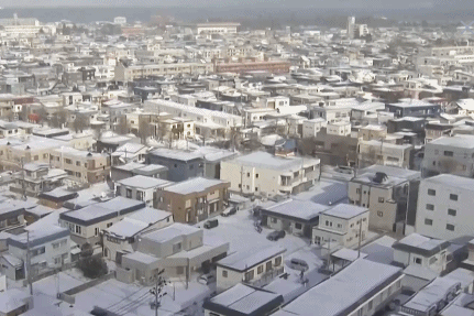 監(jiān)控畫(huà)面記錄日本強(qiáng)震瞬間 多地建筑群出現(xiàn)晃動(dòng)