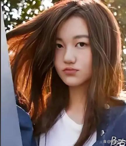 李嫣几乎完美复刻王菲 天生体态与独特气场