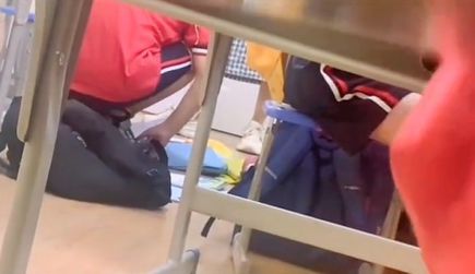警方介入托管老师打学生 学生疑似遭托管老师抽打脚踢近5分钟