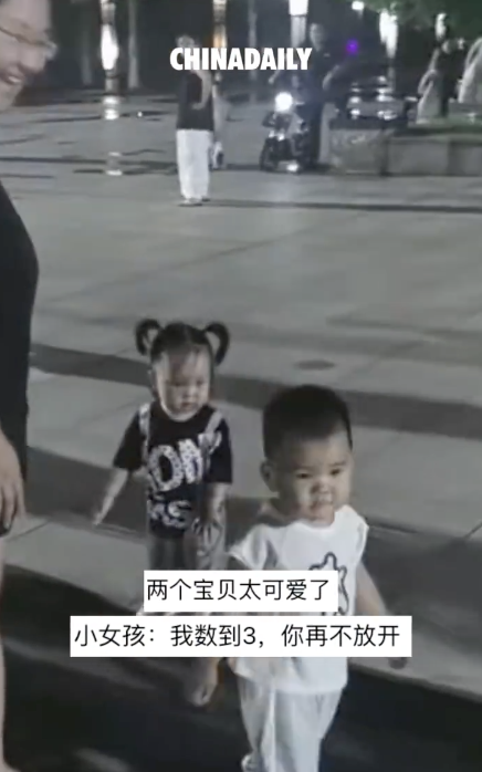 男孩抱错妈妈后小女孩霸气护母