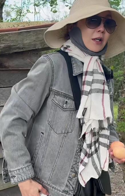 张曼玉钻鸡窝取鸡蛋 影后田园生活乐