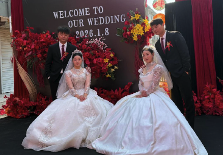 双胞胎新娘和双胞胎新郎结婚 家属：谈了两年恋爱，不会认错人