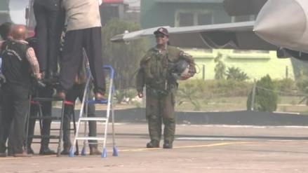 印度总统乘坐阵风战斗机进行飞行体验 空军高层陪同