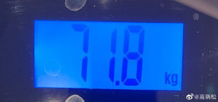 51岁高晓松近照瘦太多 穿紧身裤秀出一双筷子腿