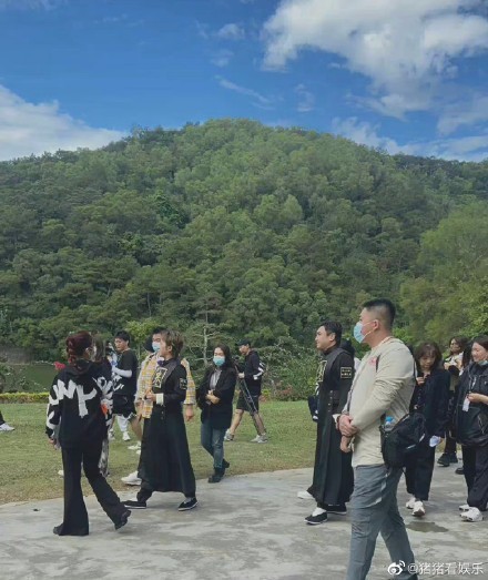 马丽晒麻花特开心通告单 沈腾马丽合体录制节目