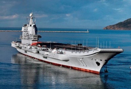 百年瞬间丨中国第一艘航母辽宁舰交付海军