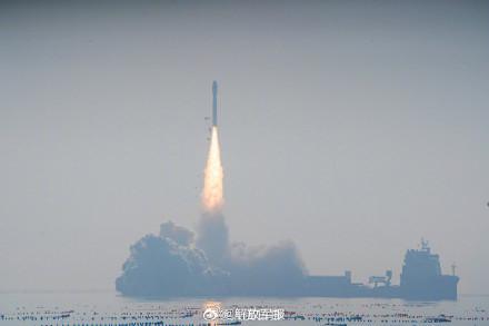 海上火箭发射一箭10星 任务圆满成功