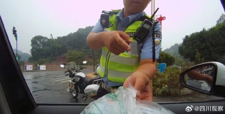 导游丢30张身份证警方接力找回