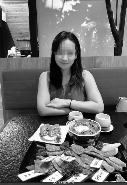 男友哽咽還原女友三亞被蛇咬身亡