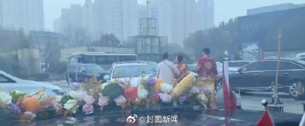 河北一婚车遭拦截，索要五十条香烟，是敲诈？还是喜钱？