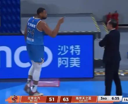 6中0还怒指主帅?北京男篮外援被换下后狂喷许利民 他下场球队就逆转 执教危机加剧