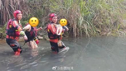 三伏第一天一家5口下河玩水被困 消防紧急救援脱险