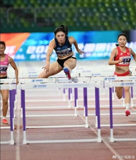 吴艳妮全锦赛三连冠+六冠王