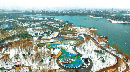 皑皑白雪落河东