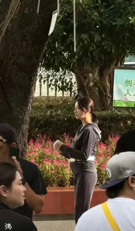 和洪尧领证7天吴谨言新路透肚子明显？粉丝称是剧情需要，别瞎猜