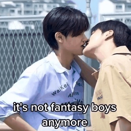 韩国选秀玩好大！《Fantasy Boys》玩pocky接力直接亲上去了，真敢拍！