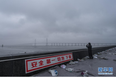 26日台风“烟花”在浙江沿海再次登陆 新华社
