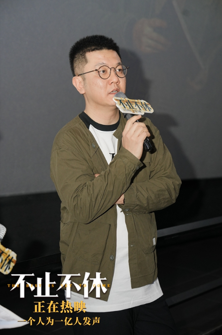 张颂文路演时与影迷互动 七旬阿姨粉：每个角色都不同，演啥像啥