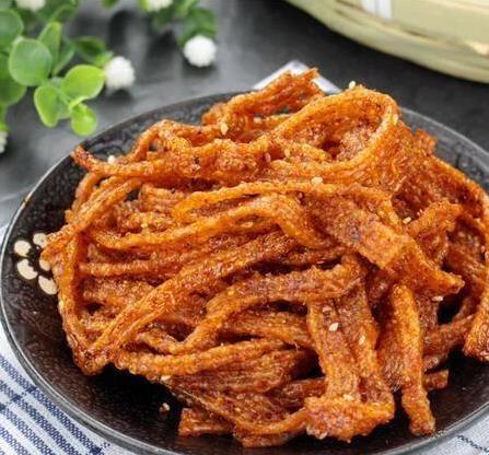 10块钱做一大盘辣条，香辣过瘾，超市货都比不上！