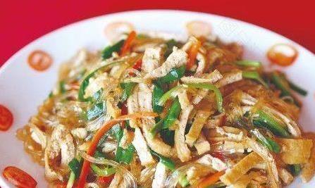 芹菜炒鸡香到爆，简单3步出锅，家人抢着吃