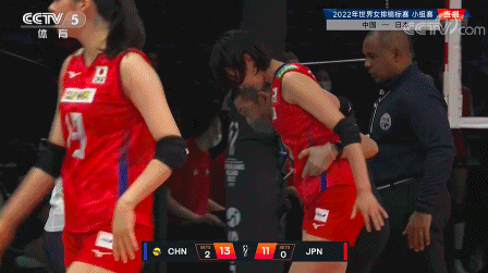中国女排问日本球员没事吧？中国女排姑娘很暖心
