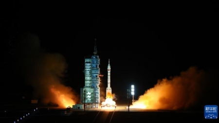 Chinas bemanntes Raumschiff „Shenzhou-13“ erfolgreich gestartet