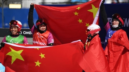 Paralympics 2022: China gewinnt alle Medaillen im Para-Snowboard-Cross SB-UL der Männer