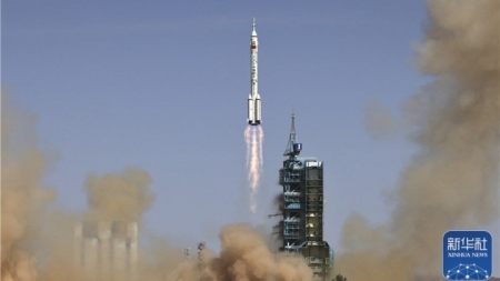 China schickt bemanntes Raumschiff Shenzhou-14 erfolgreich ins All