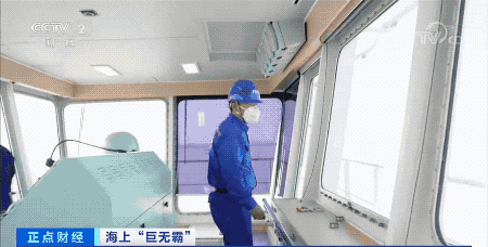 中国首艘全球最大超大型集装箱船交付