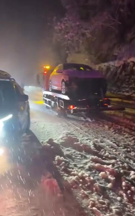 春運高峰局地下暴雪 有人被堵高速 多地交通受阻