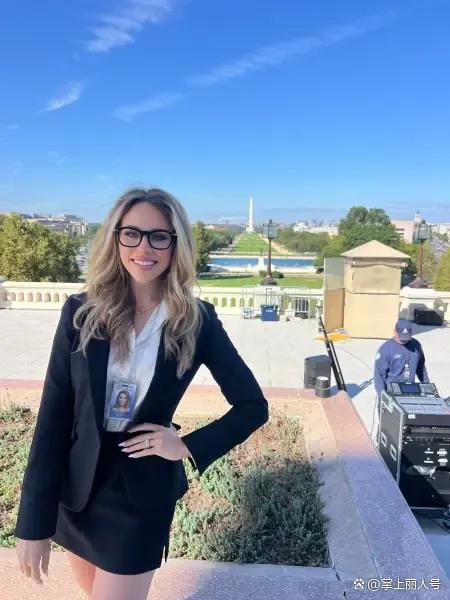 佩洛西手指记者破口大骂 情绪激烈回应挑衅